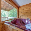 Отель Majestic View, 1 Bedroom, Sleeps 2, Jetted Tub, Mountain View, Hot Tub, фото 10