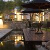 Отель The Village Courtyard Suites, фото 2