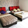Отель OYO Home 90389 Haji Hassan Guesthouse, фото 8