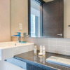 Отель Luxury Apt w Private Jacuzzi Overlooking the Water, фото 9