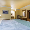 Отель Rodeway Inn & Suites Near the Coliseum & Arena, фото 3