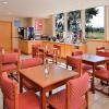 Отель Comfort Inn & Suites Redwood Country, фото 26