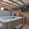 Отель Springfield Tiki Home: Hot Tub & Theater Room, фото 18