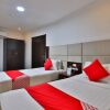 Отель OYO 326 Barjas Furnished Apartment, фото 11