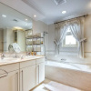 Отель Beautiful Large 4 B/R Villa W/ Pool Jumeirah Island, фото 2