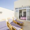 Отель Summer Breeze Penthouse With Hot Tub, фото 15