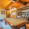 Отель Moonridge Manor - Very Lovely Cabin In A Quiet Neighborhood With An Amazing Hot Tub! 4 Bedroom Home, фото 16