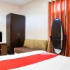 Отель Oyo 153 Monclaire Suites, фото 18