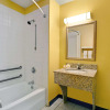 Отель Days Inn by Wyndham Torrington, фото 7