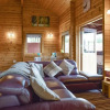 Отель 3-bed Lodge - Sleeps 7 - Hot Tub - Pet Friendly, фото 2