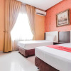 Отель RedDoorz Near Pasar Pagi Cirebon, фото 11