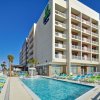 Отель Holiday Inn Express And Suites Galveston Beach, an IHG Hotel в Галвестоне