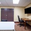 Отель Comfort Inn & Suites Harrisonville, фото 12