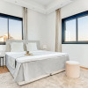 Отель Sanders Crystal 2 - Lovely 2-bdr Apt With Shared Rooftop, фото 3