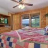 Отель Enchanted View Lodge, 3 Bedrooms, Sleeps 10, Pool Access, Mountain View, фото 3