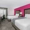 Отель La Quinta Inn & Suites by Wyndham Fredericksburg, фото 11