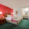 Отель Ramada Cleveland Airport West, фото 6