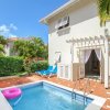 Отель Large Townhouse with Plunge Pool, 3 mins from Beach - Turtle View 2 by BSL Rentals, фото 1