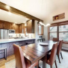 Отель Red Hawk Townhomes 4 Bedroom - 200 Yards to Gondola!, фото 10