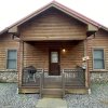 Отель Charming Cabin With an Amazing View! - pet and Motorcycle Friendly! 2 Bedroom Cabin by Redawning в Теллико-Плейнсе