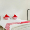 Отель OYO Golden White HouseNear Mall Panakkukang, фото 20