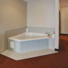 Отель Quality Suites Near Cedar Creek Lake, фото 8