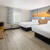 Отель Days Inn & Suites by Wyndham Green Bay WI., фото 3