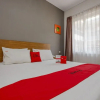 Отель RedDoorz near Ahmad Yani Airport, фото 30