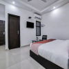 Отель OYO 13637 Crown Residency, фото 5