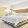 Отель Holiday Inn Express & Suites Portland, an IHG Hotel, фото 7