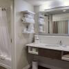 Отель Hampton Inn And Suites, фото 8