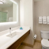 Отель Holiday Inn Exp Stes Airport, фото 7