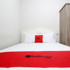 Отель RedDoorz Plus near Rumah Sakit JIH, фото 3
