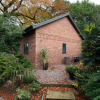 Отель Luxury Coach house next to woodland in Knutsford, фото 1