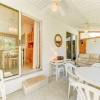 Отель Mermaid Retreat, 2 Bedrooms, Canal Front, Sleeps 6, фото 11