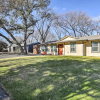 Отель Dallas Area Suburban Home w/ Yard ~12 Mi to Dtwn!, фото 16