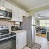 Отель Hollywood Apartment, 5 Mi to Hard Rock Stadium!, фото 12