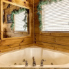 Отель Ern854 - Wagon Wheel Lodge - Great Location! Close To All The Action! 9 Bedroom Cabin by RedAwning, фото 27