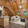 Отель Dudley IV by Avantstay Cosy Cabin w/ Hot Tub & Sweeping Views, фото 7