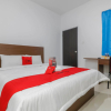 Отель RedDoorz Plus Near Kepri Mall, фото 5