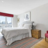 Отель Supererior Modern Riverside Fulham Apartment With Balcony and 2 Parking Spaces, фото 4