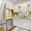 Отель Contemporary Townhome ~ 7 Mi to Dtwn Raleigh!, фото 11