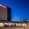 Отель Orangewood Inn & Suites Kansas City Airport, фото 1