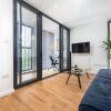 Отель Modern Kingston Home Close to Hampton Court Palace by Underthedoormat в Лондоне