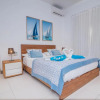Отель Summer Breeze - Beachfront - 3 Bedrooms Suite, фото 2