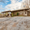 Отель Chestnut by Avantstay Mountain Cabin w/ Treetop Views, Hot Tub & Game Room!, фото 18