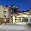 Отель Holiday Inn Express Charles Town, an IHG Hotel в Рансоне