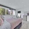 Отель Immaculate 1-bed Studio in Feltham Heathrow London, фото 5