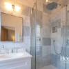 Отель The Aston - Superbly Equipped 4 Bedroom Townhouse, фото 9