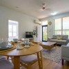 Отель NIGHTCLIFF RETREAT -  Stylish 2BR Apt, фото 10